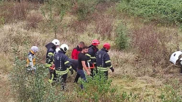 Kocaeli Haber: Otomobil Yeşillik Alana Uçtu 6