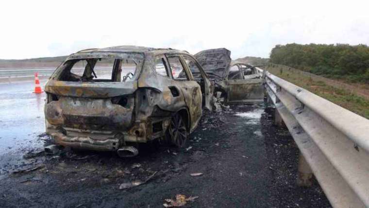 Kuzey Marmara Otoyolu’nda iki otomobil alev topuna döndü: 4 yaralı 1