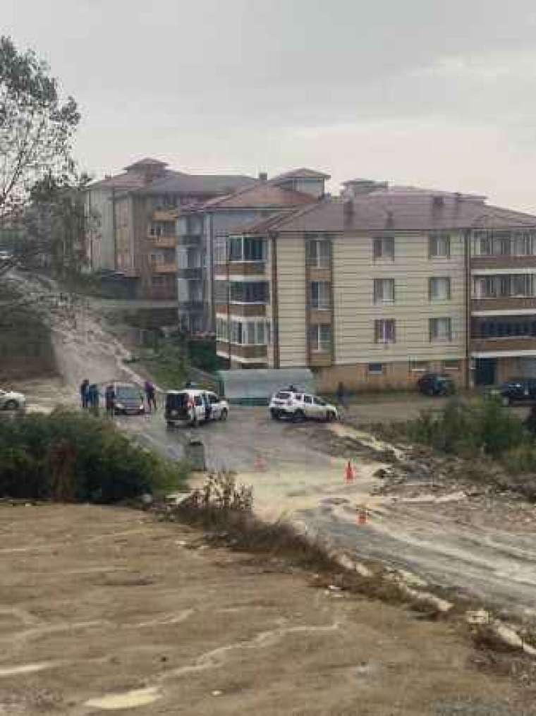 Sakarya Haber: Her Yer Göle Döndü, Araçların Çoğu Bozuk Yollara Düştü 4