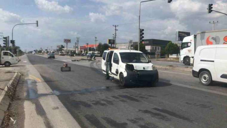 Sakarya Haberi: Araca Çarpmamak İçin Direksiyonu Çevirdi Olanlar Oldu 1