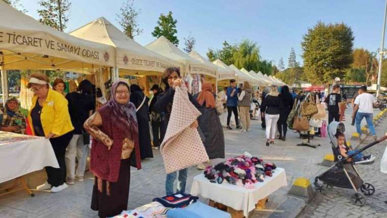 Düzce Haber: Düzcelilr Kadınların El Emeği Sokağına Yoğun İlgi Gösterdi  4