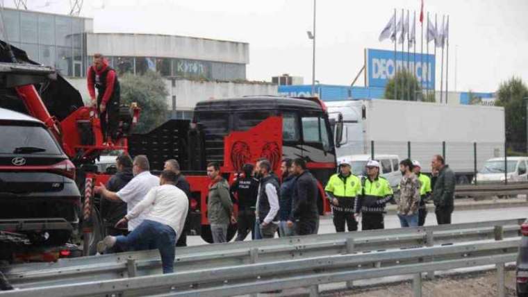 Kocaeli Haber: İçinde Sıfır Araçlarında Olduğu Tır Makaslama Yaptı!  3