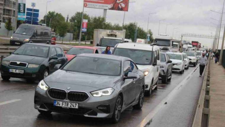 Kocaeli Haber: İçinde Sıfır Araçlarında Olduğu Tır Makaslama Yaptı!  5