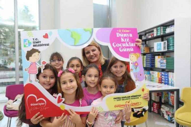 Kocaeli Haber. İzmit Belediye Başkanı Genç Kızlarla Buluştu! 3