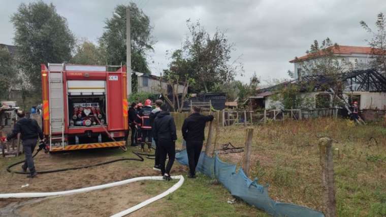 Evin Çatısı Alev Alev Yandı: 1 Kişi Hastanelik Oldu 3