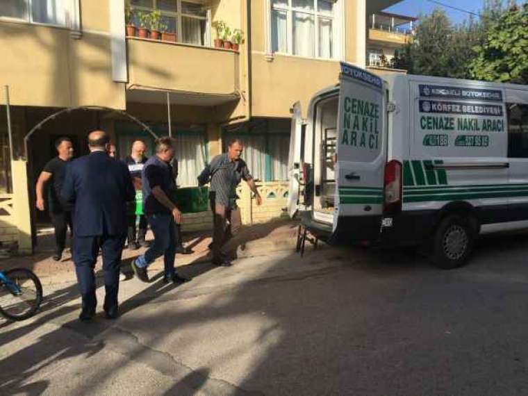 Kocaeli'de Kapı Açılmayınca İçeri Girildi ve Cesetle Karşılaşıldı! 2