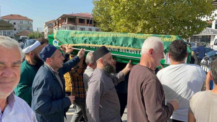 Motosiklet Kazasında Yaşamını Yitiren Kişi Sakarya'da Toprağa Verildi 4