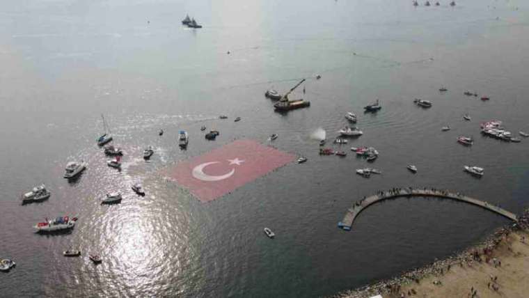 İzmit Körfezi’nde 1923 Metrekarelik Türk Bayrağı Açıldı! 9