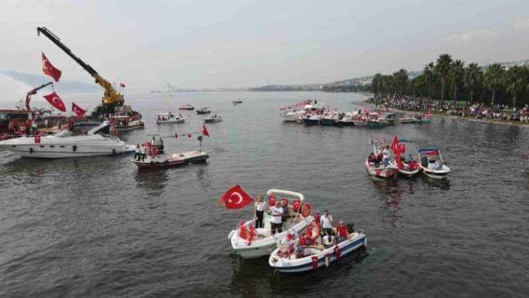 İzmit Körfezi’nde 1923 Metrekarelik Türk Bayrağı Açıldı! 4