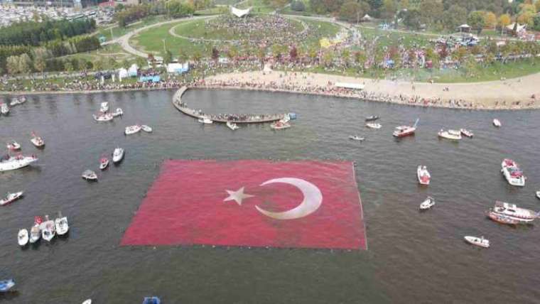 İzmit Körfezi’nde 1923 Metrekarelik Türk Bayrağı Açıldı! 6