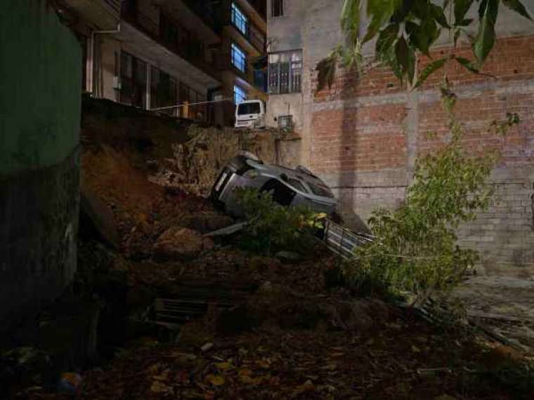 Kocaeli'de Yol Çöktü, Vatandaşlar Deprem Sandı 1