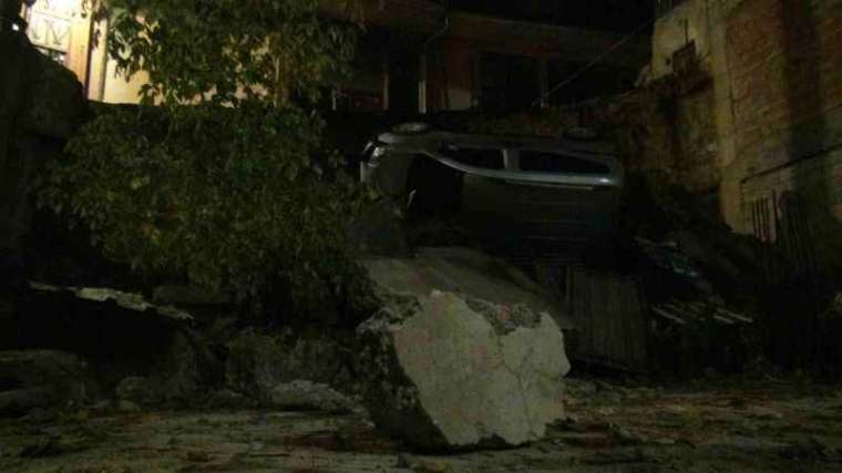 Kocaeli'de Yol Çöktü, Vatandaşlar Deprem Sandı 2