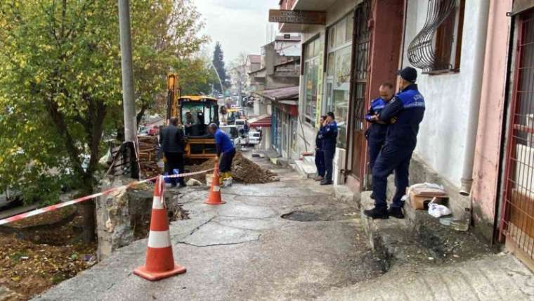 Çöken Yolun Hasarı Gündüz Ortaya Çıktı 3