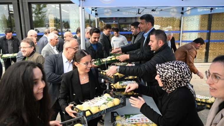 Başkan Kocaman'dan Meclis Üyelerine Ayva İkramı 1