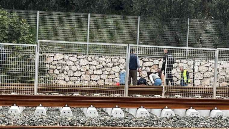 Kocaeli'de Yüksek Hızlı Tren Yayalara Çarptı 4