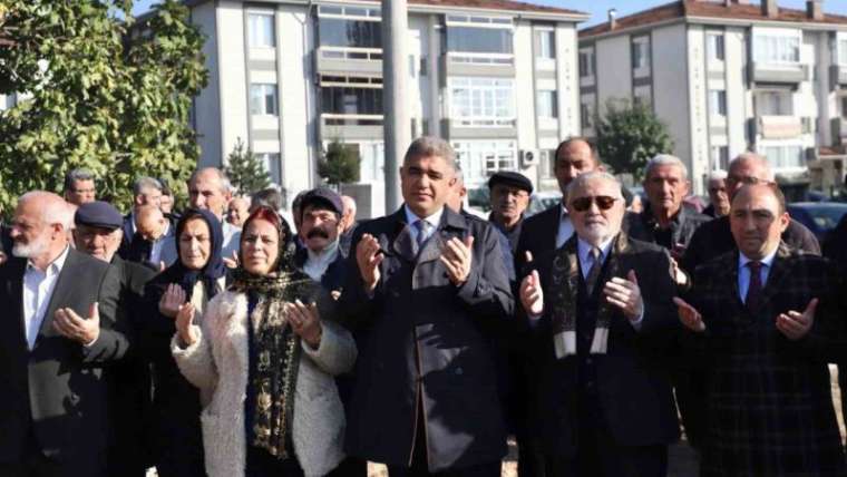 Depremde Hasar Gören Cami'nin Temeli Atıldı 1