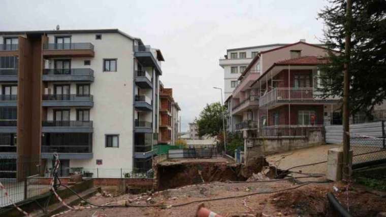 Kocaeli'de İstinat Duvarı Çöktü 1