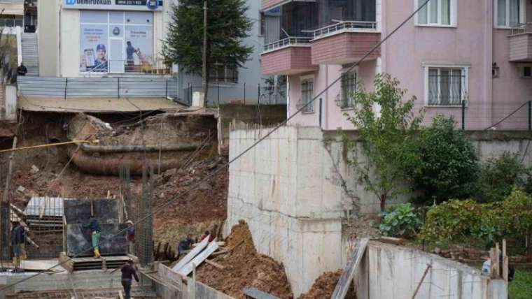 Kocaeli'de İstinat Duvarı Çöktü 3