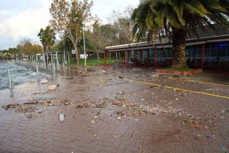 Kocaeli’de Deniz Taştı, Valilikten Uyarı Geldi 6