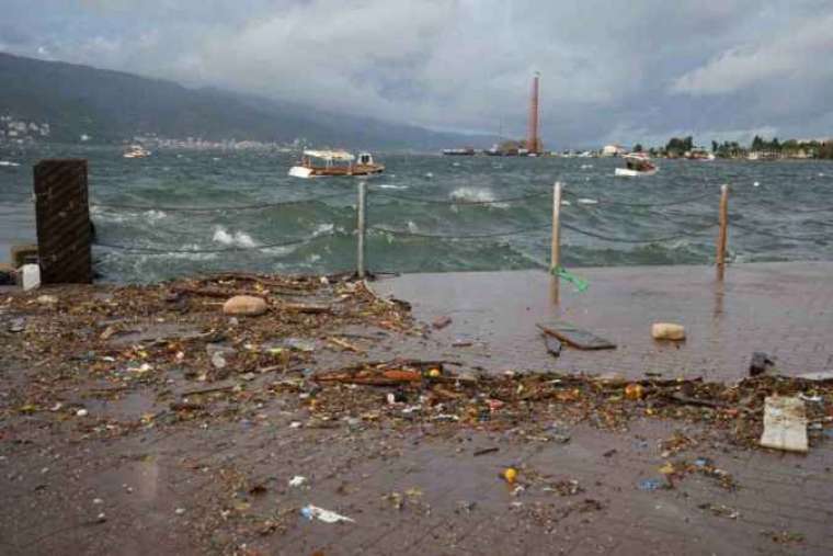 Kocaeli’de Deniz Taştı, Valilikten Uyarı Geldi 8