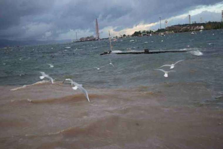 Kocaeli’de Deniz Taştı, Valilikten Uyarı Geldi 4