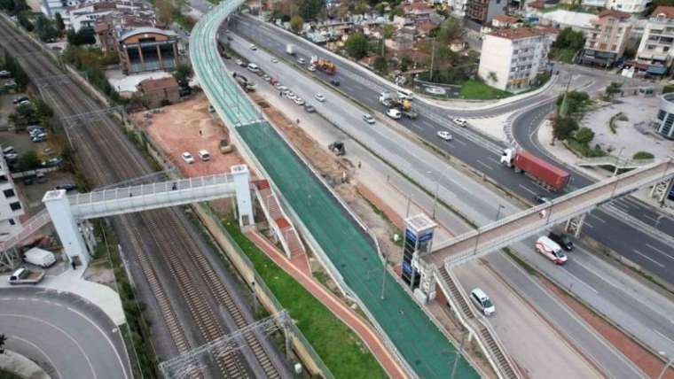 Tramvay hattı durağına 78 araçlık otopark 1