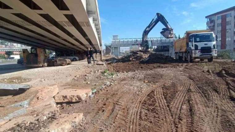 Tramvay hattı durağına 78 araçlık otopark 2