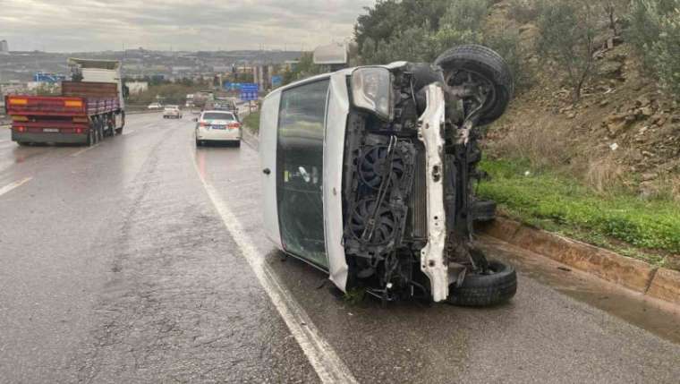 Kocaeli’de işçi servisi devrildi : 1’i ağır 9 yaralı 1