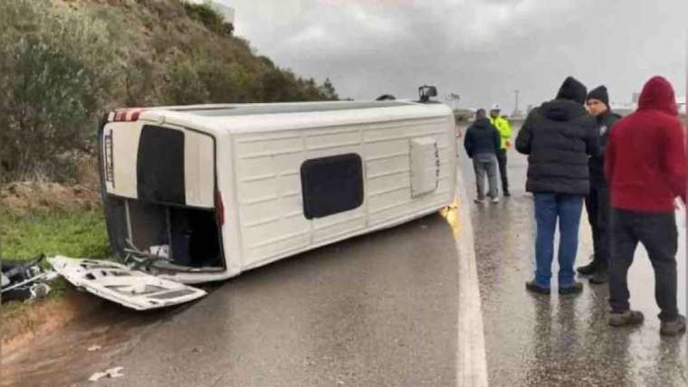 Kocaeli’de işçi servisi devrildi : 1’i ağır 9 yaralı 5