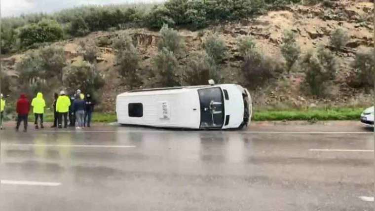 Kocaeli’de işçi servisi devrildi : 1’i ağır 9 yaralı 6