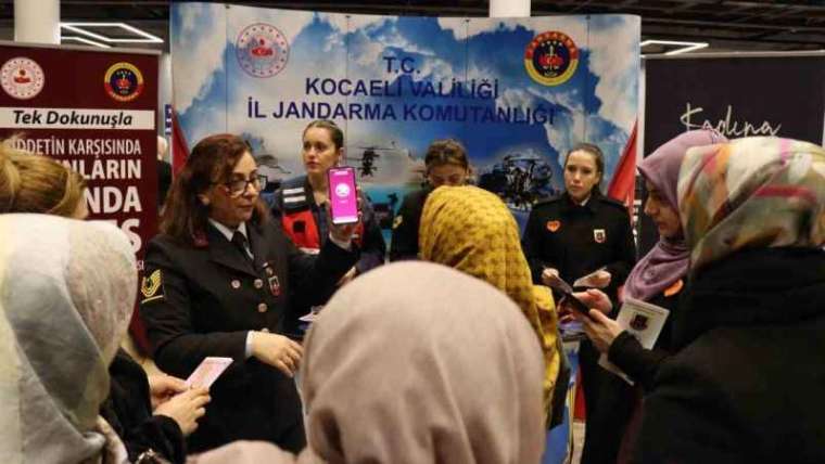 Kocaeli İl Jandarma Komutanlığı ekipleri, Kadınlara Hakları Anlattı 4