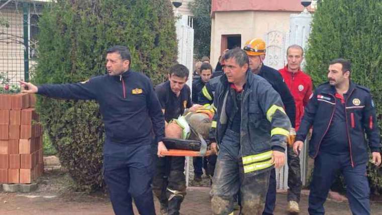 Boğazına Kadar Toprağa Gömülen İşçiyi Böyle Kurtardılar 3