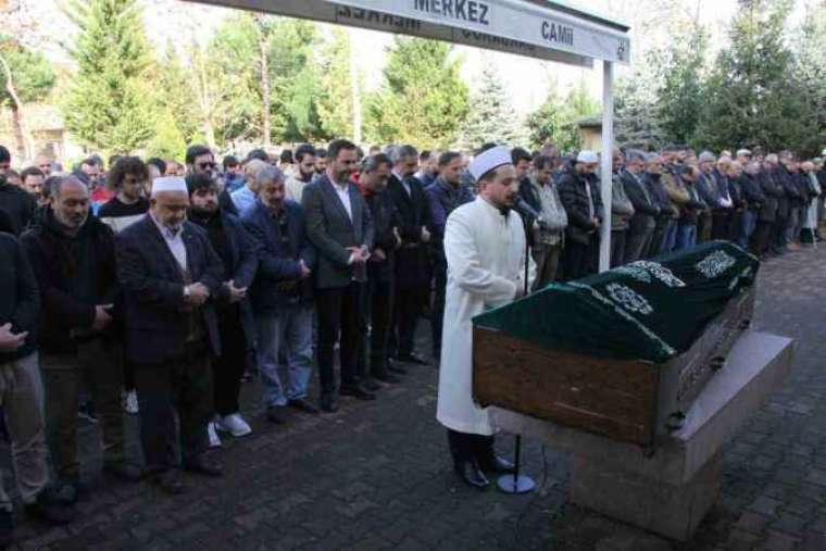 Trafik kazasında ölen genç, son yolculuğuna uğurlandı 1