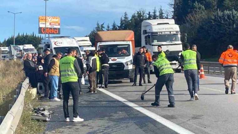 TEM’de yolcu otobüsü tıra çarptı: 13 yaralı 10