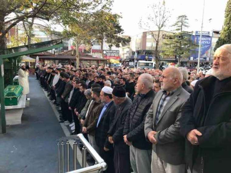 Bahçede çalışırken hayatını kaybetmişti, son yolculuğuna uğurlandı 3