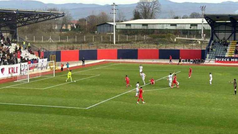 TFF 2. Lig: Düzcespor: 4 - Sarıyer: 2 7