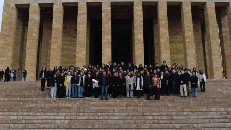 İzmit Belediyesi Çınar Akademisi İle Birlikte Anıtkabir'i Ziyaret Etti 1