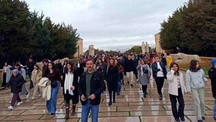 İzmit Belediyesi Çınar Akademisi İle Birlikte Anıtkabir'i Ziyaret Etti 2