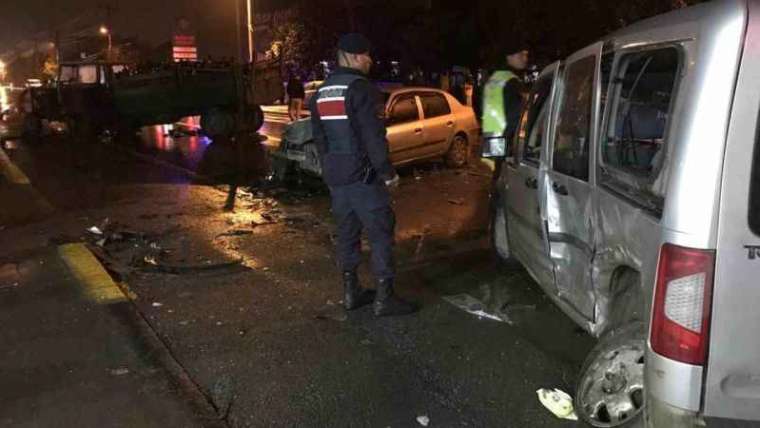 Sakarya'da Zincirleme Kaza Meydana Geldi: 4 Yaralı 4