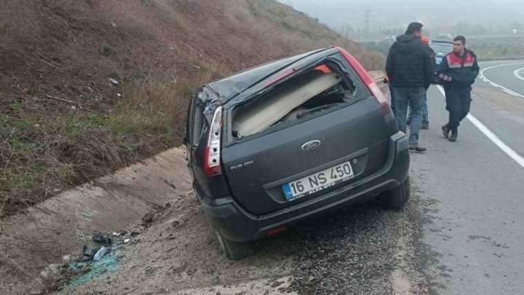 Kontrolden çıkan otomobil takla attı: 2 yaralı 3