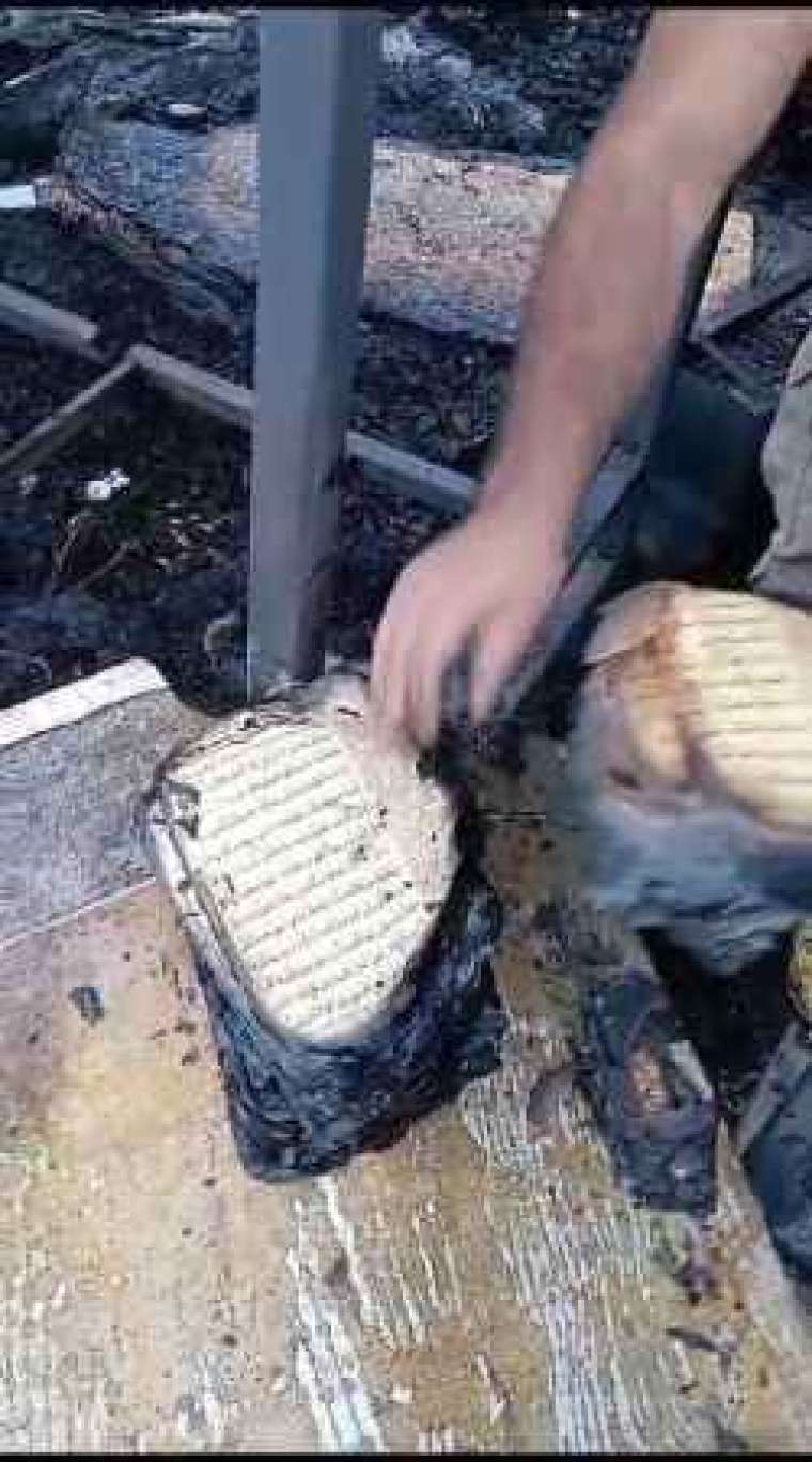 3 Konteyner Küle Döndü, Bakın Ne Yanmadı! 1