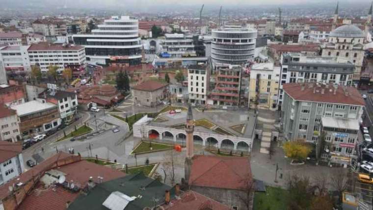 İmaret Meydanı Projesi’nde 2 Binanın Yıkımına Başladı 3