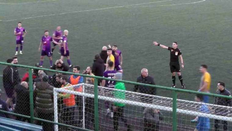 Futbolcular Arasında Başlayan Ve Tribünlere De Taşan Gerginliği Polis Ekipleri Güçlükle Ayırdı 4