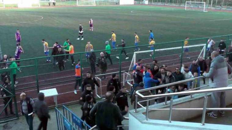 Futbolcular Arasında Başlayan Ve Tribünlere De Taşan Gerginliği Polis Ekipleri Güçlükle Ayırdı 8