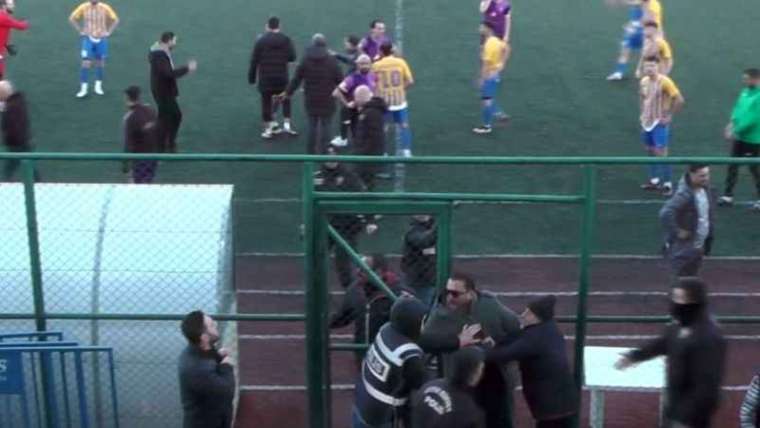 Futbolcular Arasında Başlayan Ve Tribünlere De Taşan Gerginliği Polis Ekipleri Güçlükle Ayırdı 9