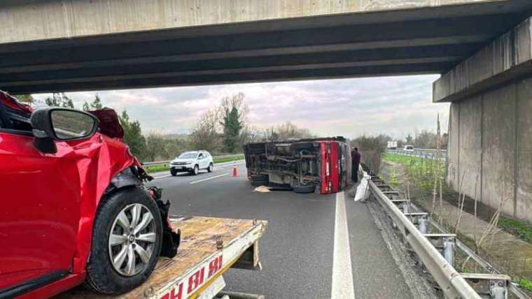 Kaza Anadolu Otoyolu Düzce Geçişinde Meydana Geldi: 2 Yaralı 1