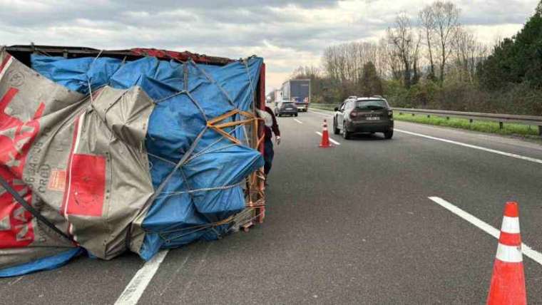 Kaza Anadolu Otoyolu Düzce Geçişinde Meydana Geldi: 2 Yaralı 3