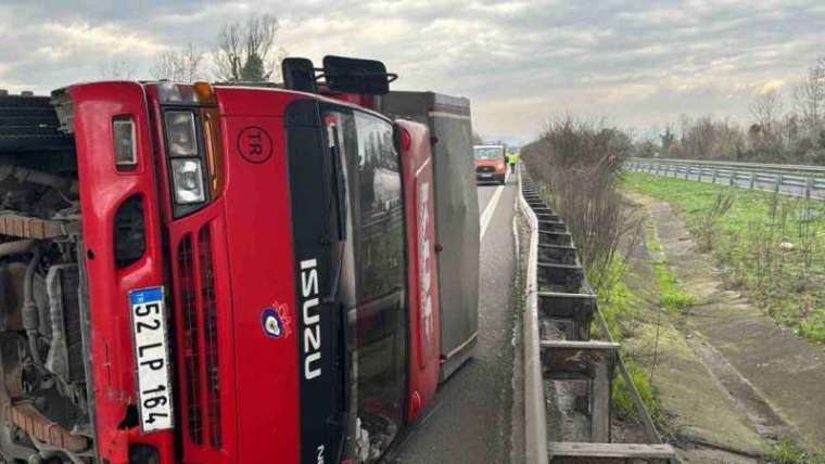 Kaza Anadolu Otoyolu Düzce Geçişinde Meydana Geldi: 2 Yaralı 4