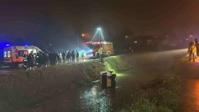 Düzce’de Araç Kontrolden Çıkıp Dereye Uçtu: 3 Yaralı 1