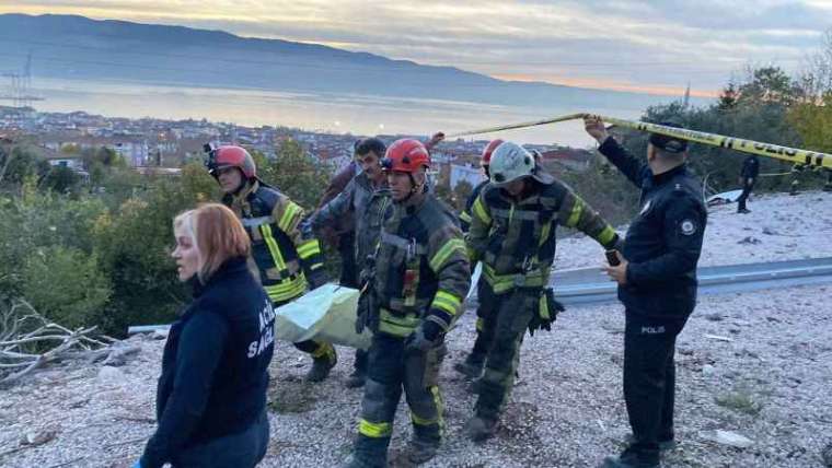 75 metre sürüklenen hafriyat kamyonu yeşillik alana devrildi: 1 ölü, 1 yaralı 3